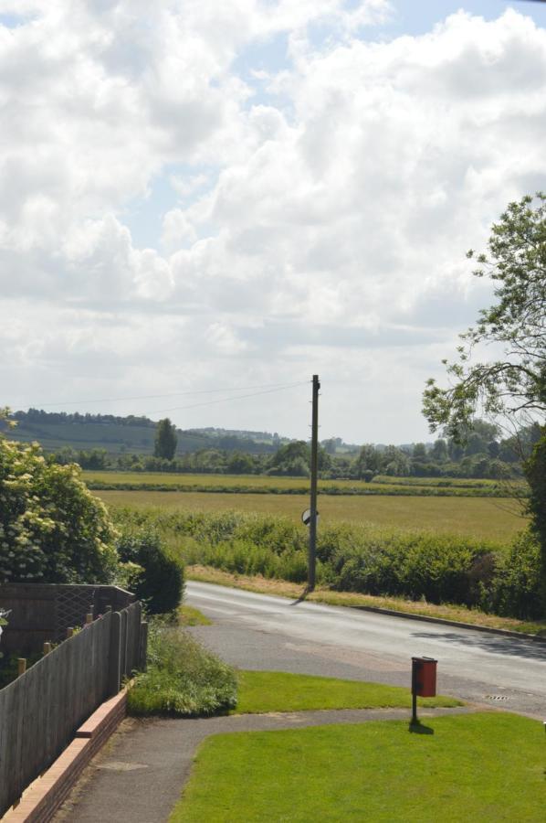 Cheerful 3 Bedroom Property Set In The Countryside Westcott  エクステリア 写真