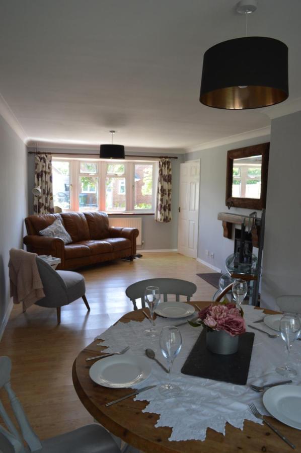 Cheerful 3 Bedroom Property Set In The Countryside Westcott  エクステリア 写真